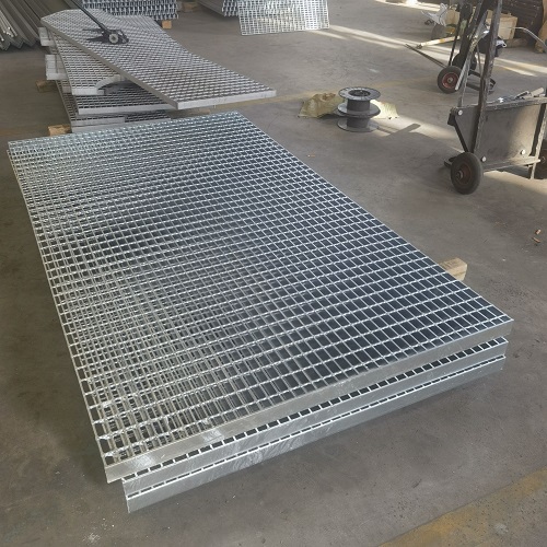 鋼格板表面處理方式對比：噴漆、鍍鋅、不銹鋼哪種更耐用？