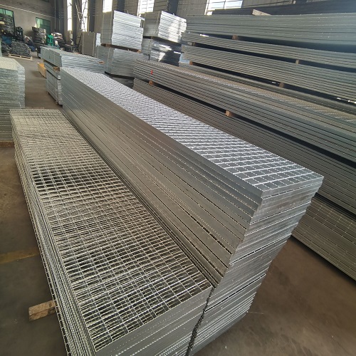 高空作業(yè)平臺專用鋼格板：安全承重設(shè)計全解析！