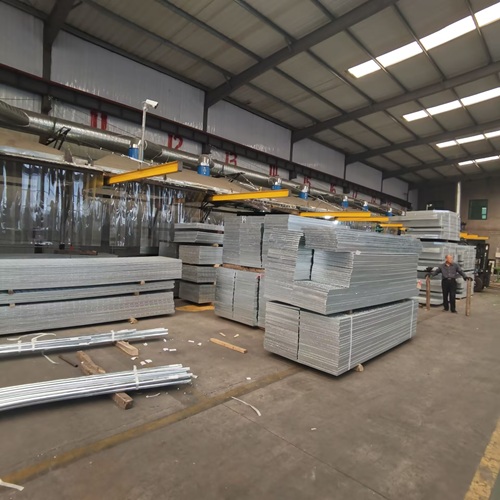 工業(yè)平臺(tái)鋼格柵的力學(xué)藝術(shù)：構(gòu)建高承重抗沖擊的可靠解決方案