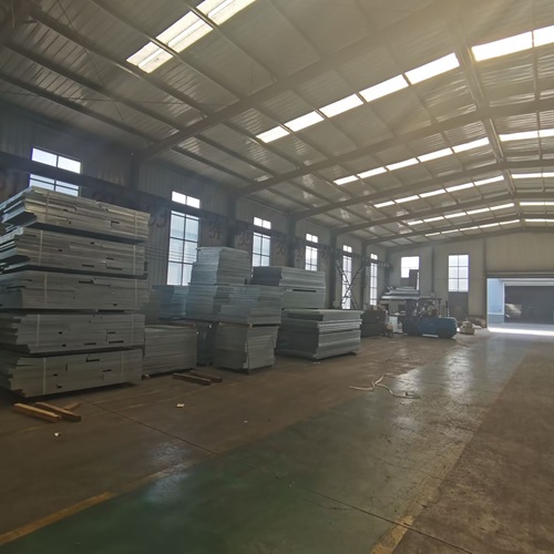 倉庫貨架鋼格柵應用：提升存儲效率的實用方案