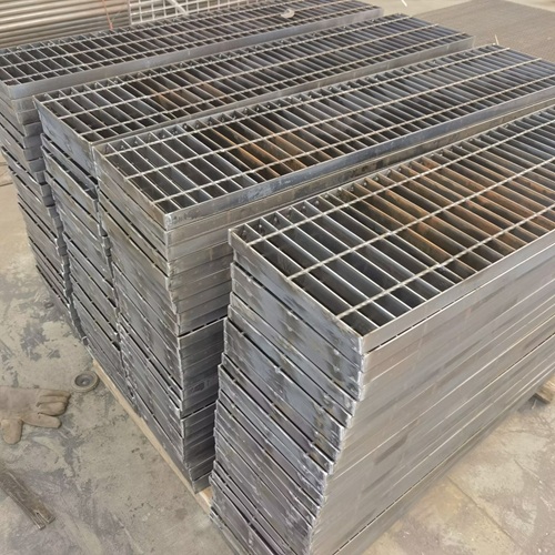鋼格板用于排水溝蓋板的優(yōu)勢(shì)分析