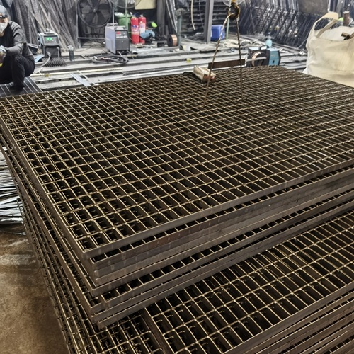 別再被忽悠了，鋼格柵板選錯(cuò)損失遠(yuǎn)比你想象的大